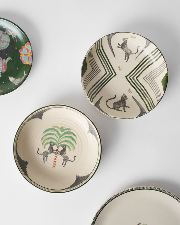The chevron bowl with a leopard
