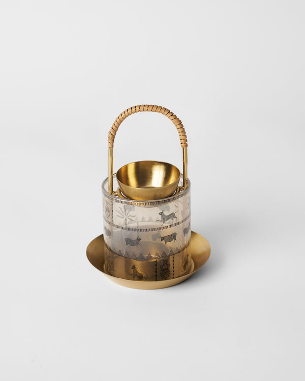 The diffuser with its rattan handle