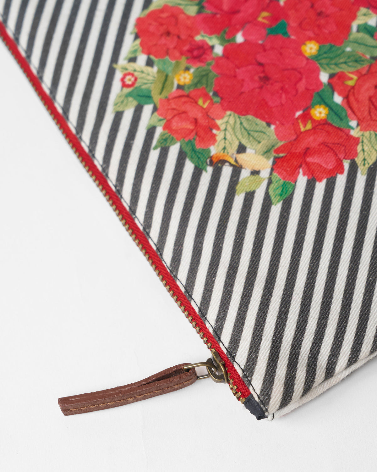 Rose Bunch Pouch - Multicolor