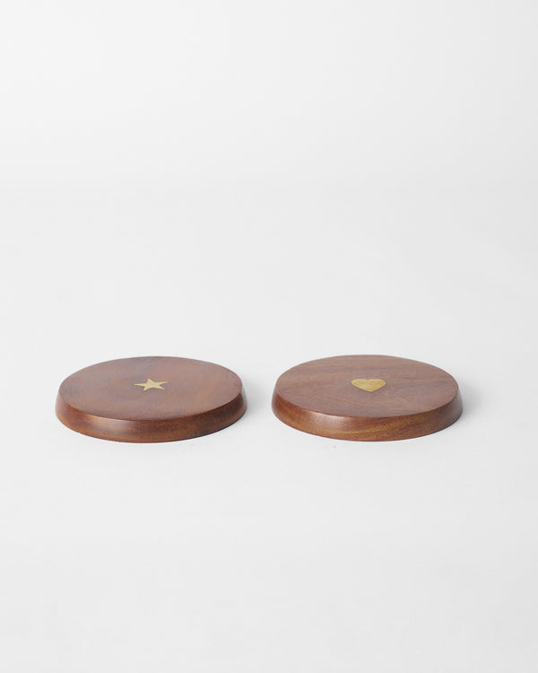 The two lids side-on