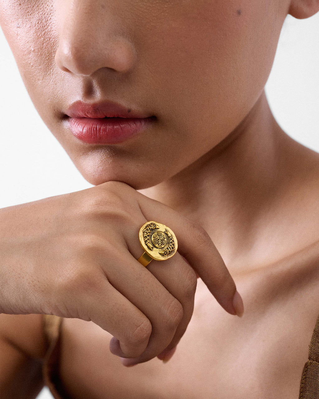 Machli Signet Ring - Gold – Nicobar