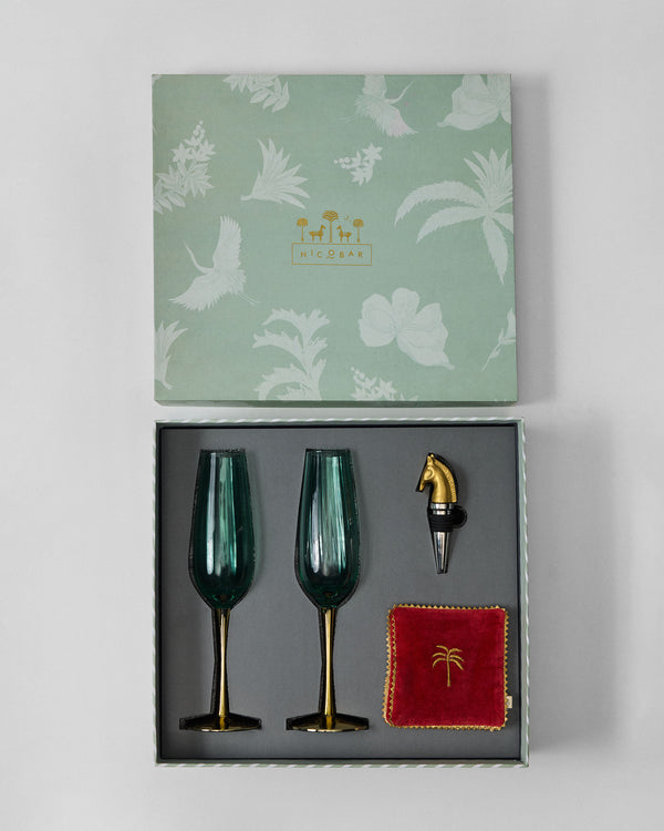 The open box with the flutes and the horse-head stopper