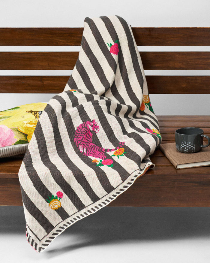 Ara Throw