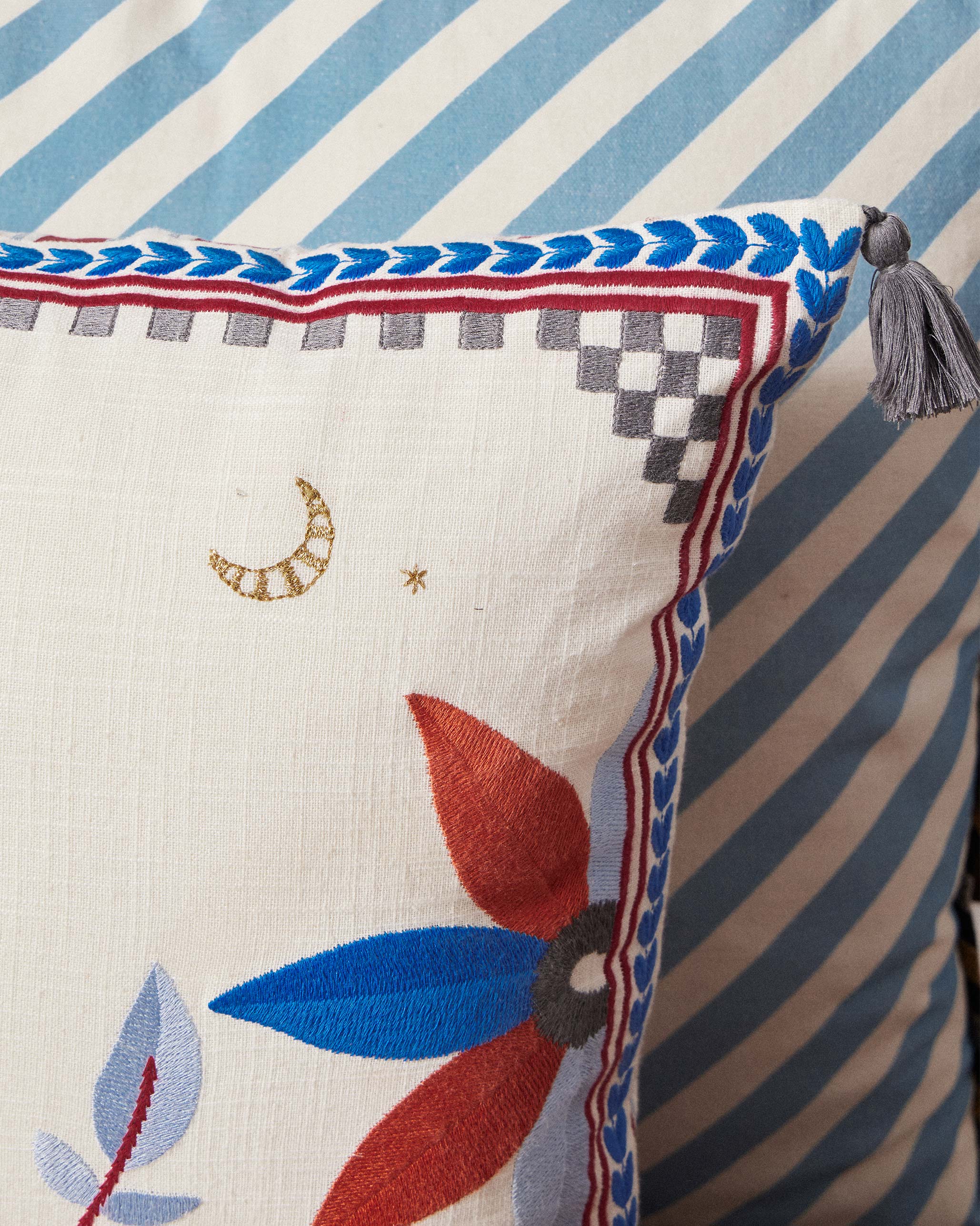 Bulbul Cushion Cover