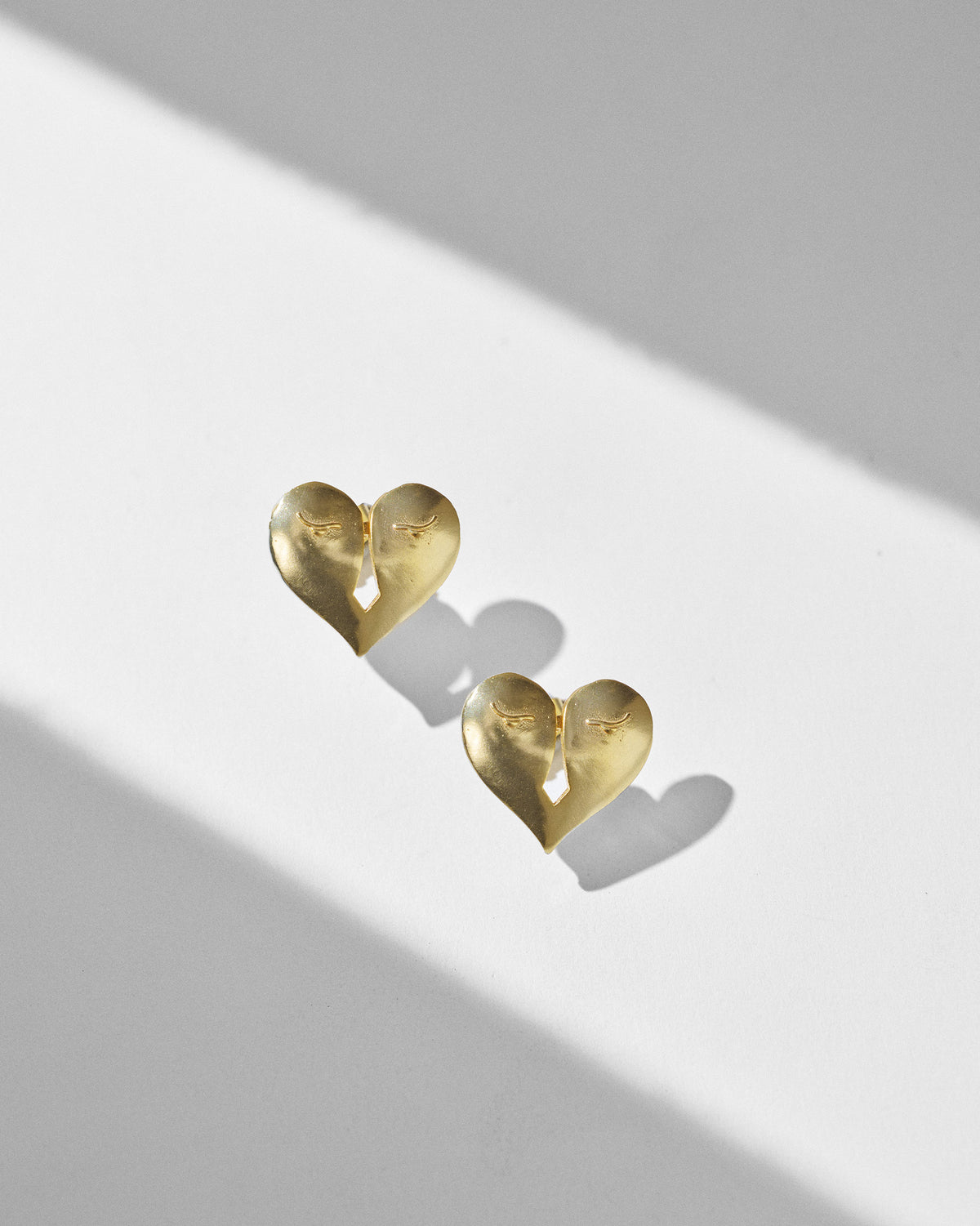 Dil Studs - Gold