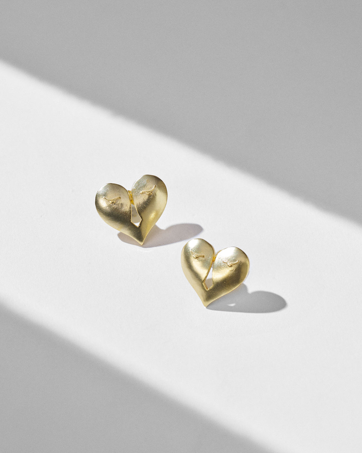 Dil Studs - Gold