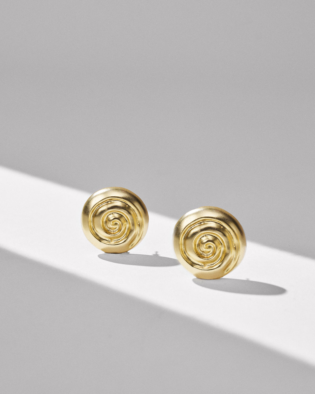Swirlpool Studs - Gold