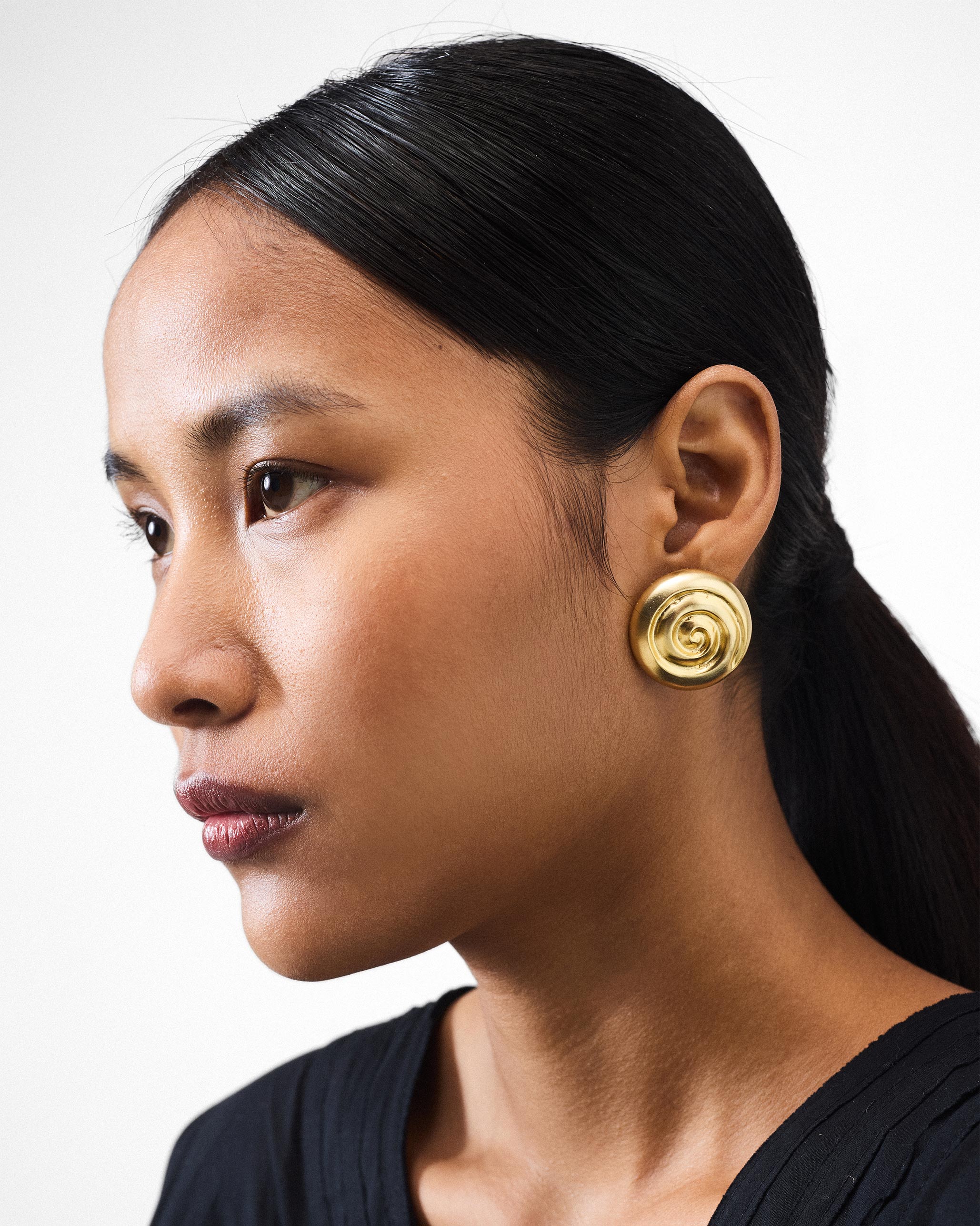 Swirlpool Studs - Gold