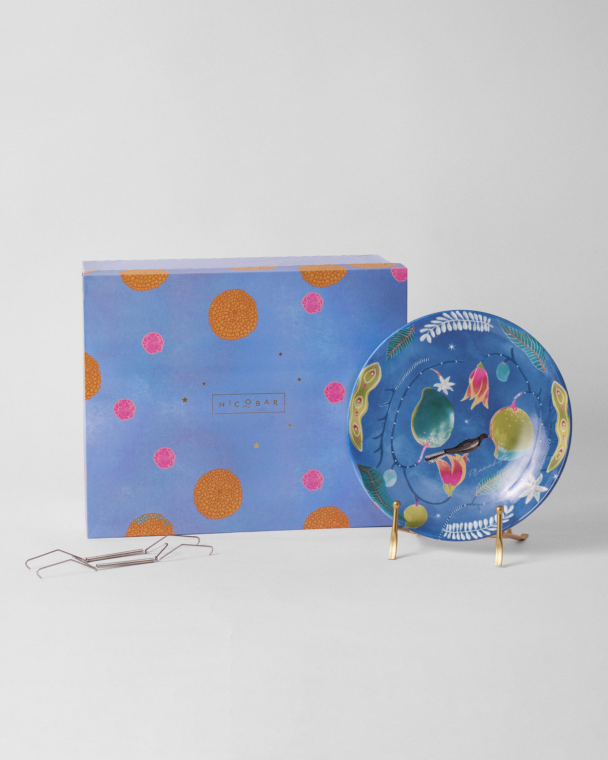 Pranahita Deco Plate with stand & wall hook