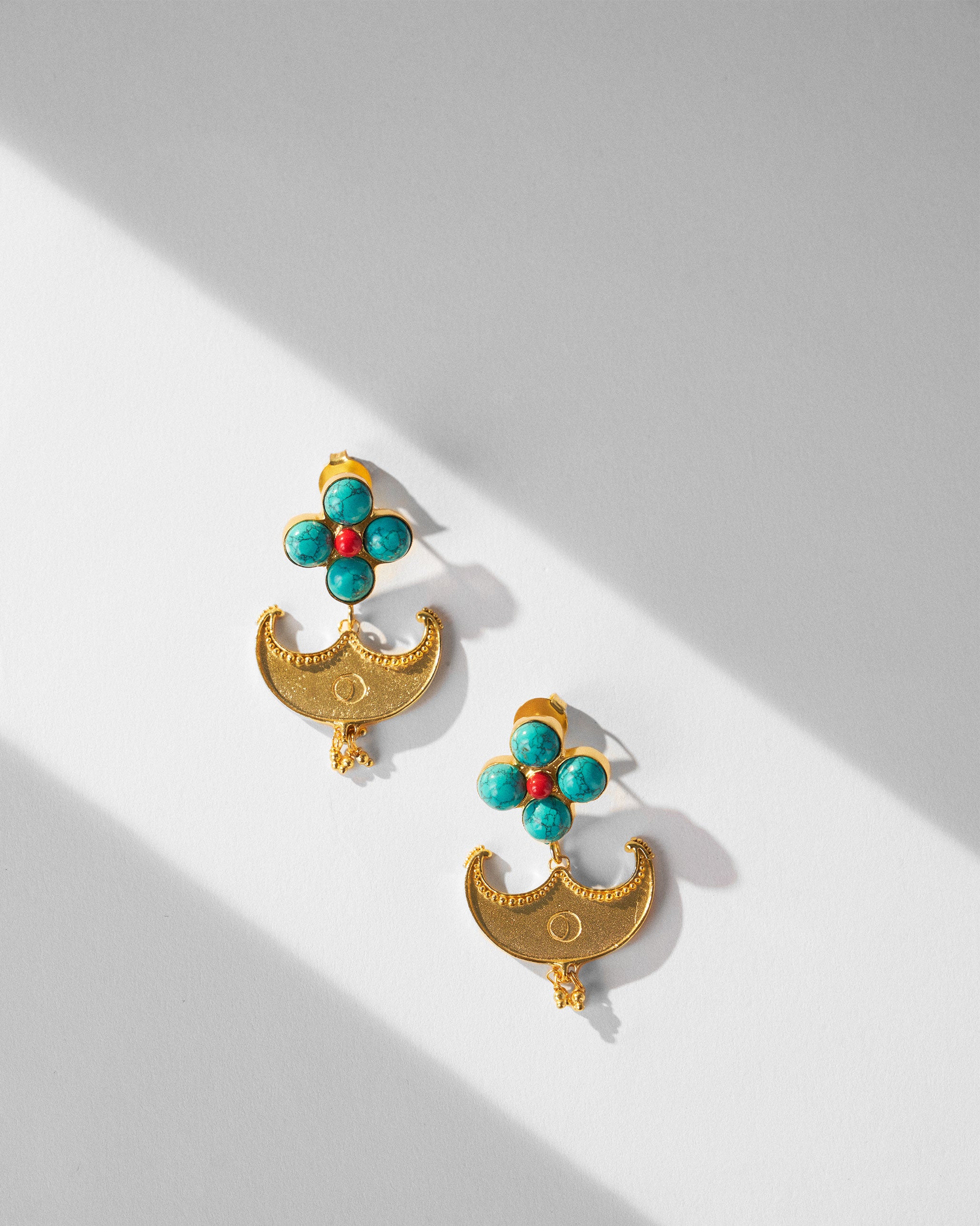 Naav Earrings - Gold
