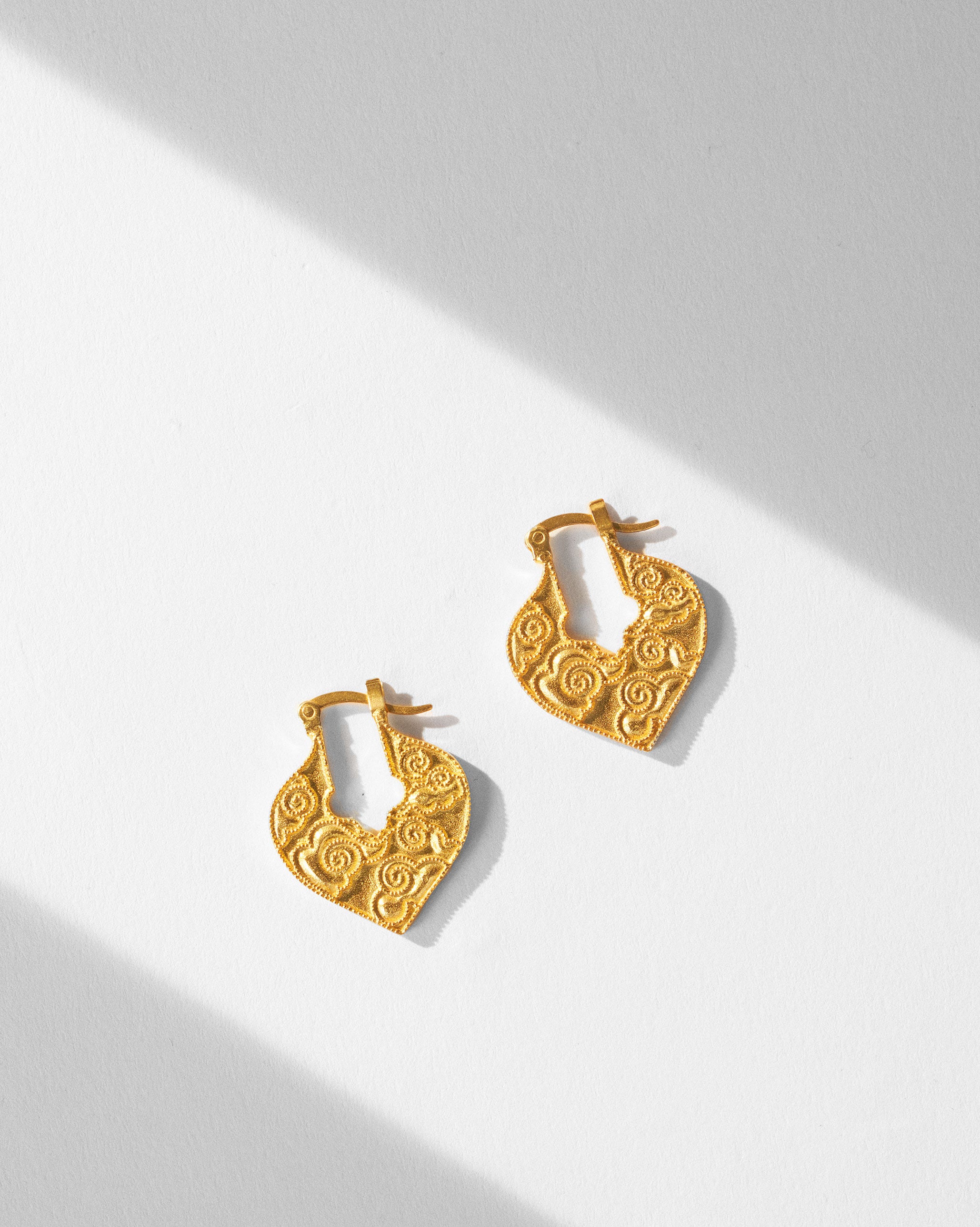 Badal Dil Earrings - Gold