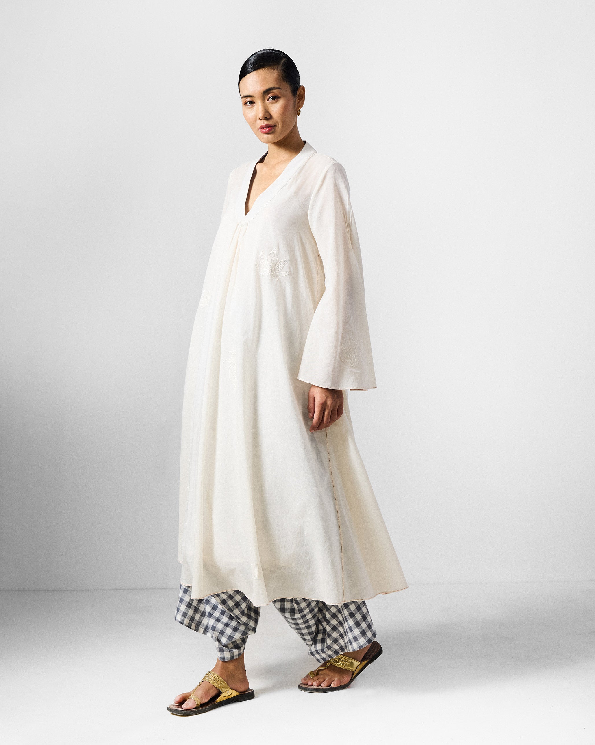 Mirai Kurta - White Embroidered