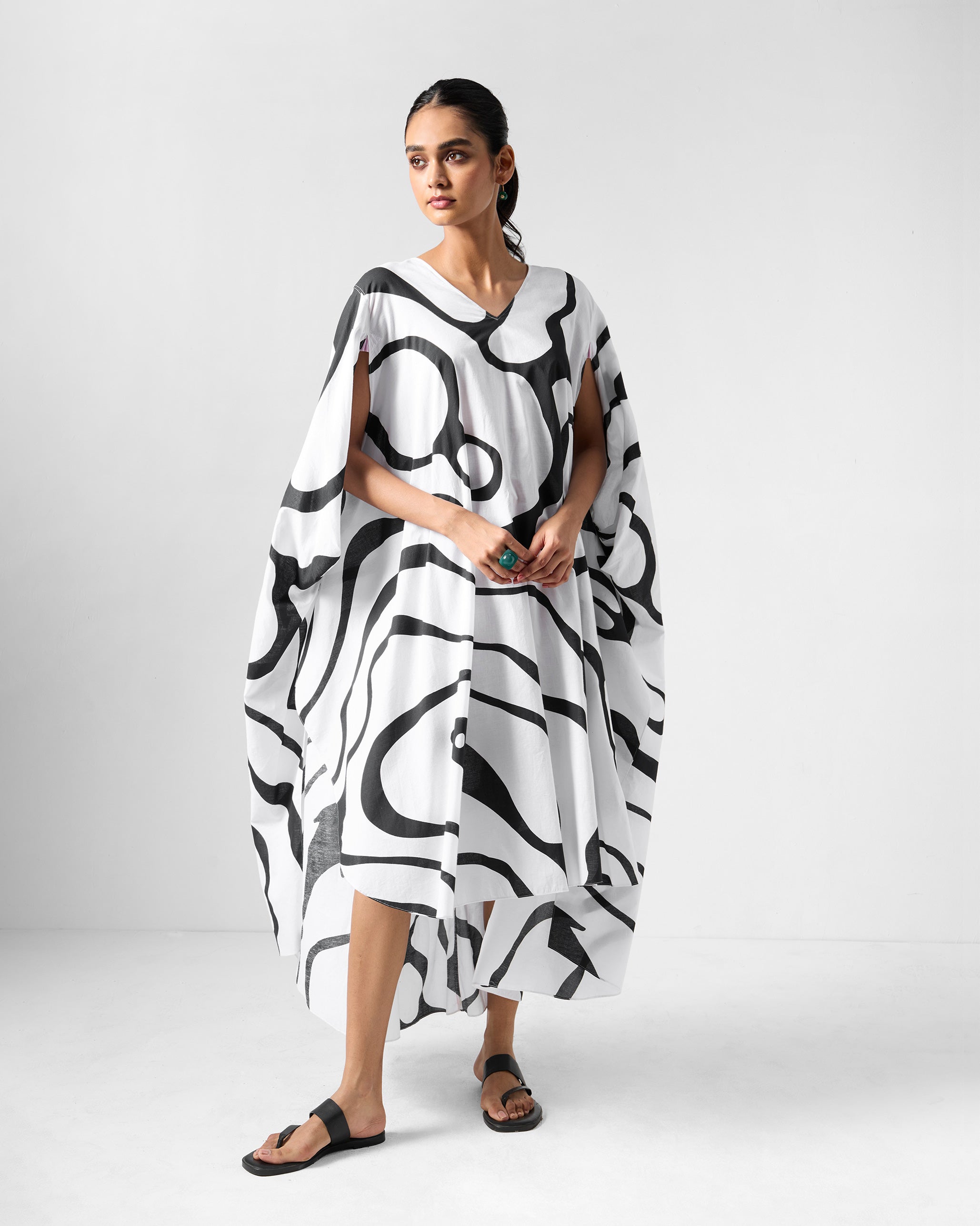 Effy Kaftan - Black & White Printed