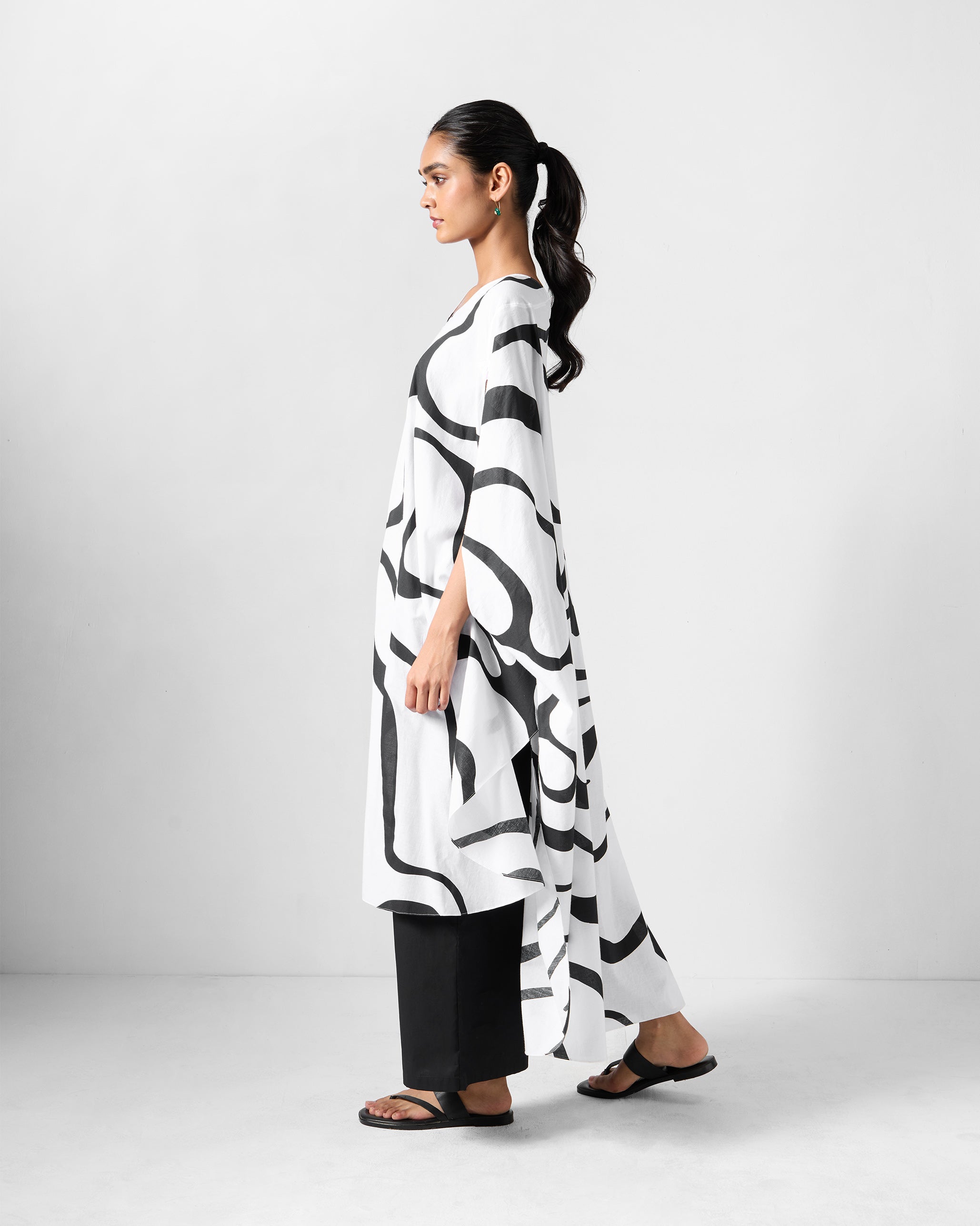 Effy Kaftan - Black & White Printed