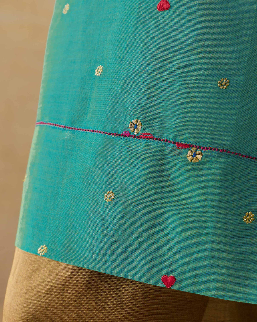 Close-up of the hem of the Twilight Kurta, with a pink-piped panel marking the high-low change in length.