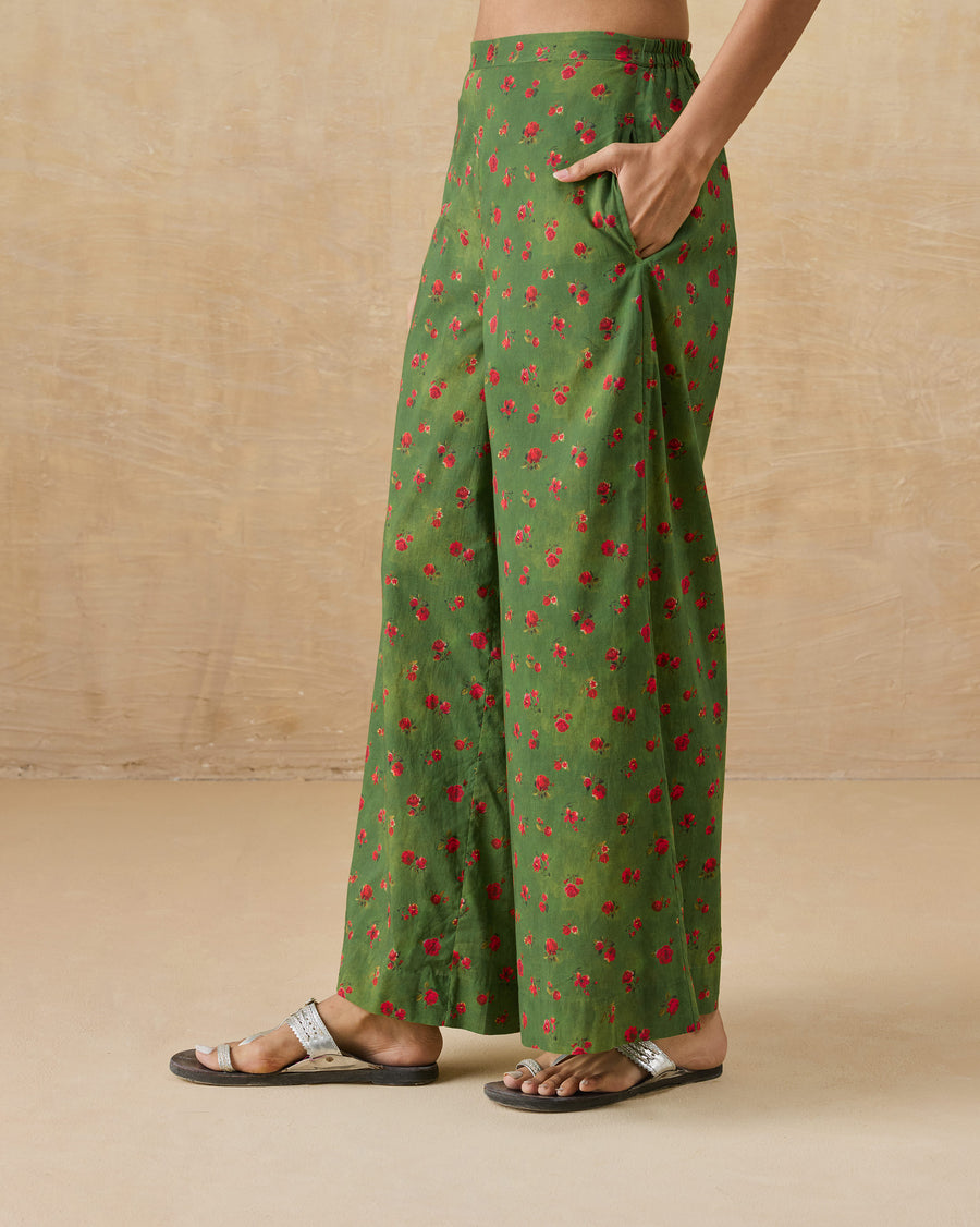 Side view of the Basic Pyjamas, one hand in the side pocket.