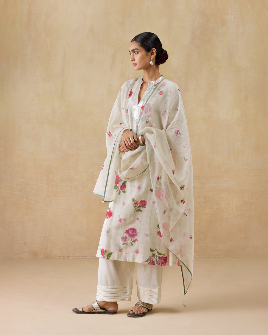 The Fiesta Kurta worn with Numa Pants and the Swish Dupatta.