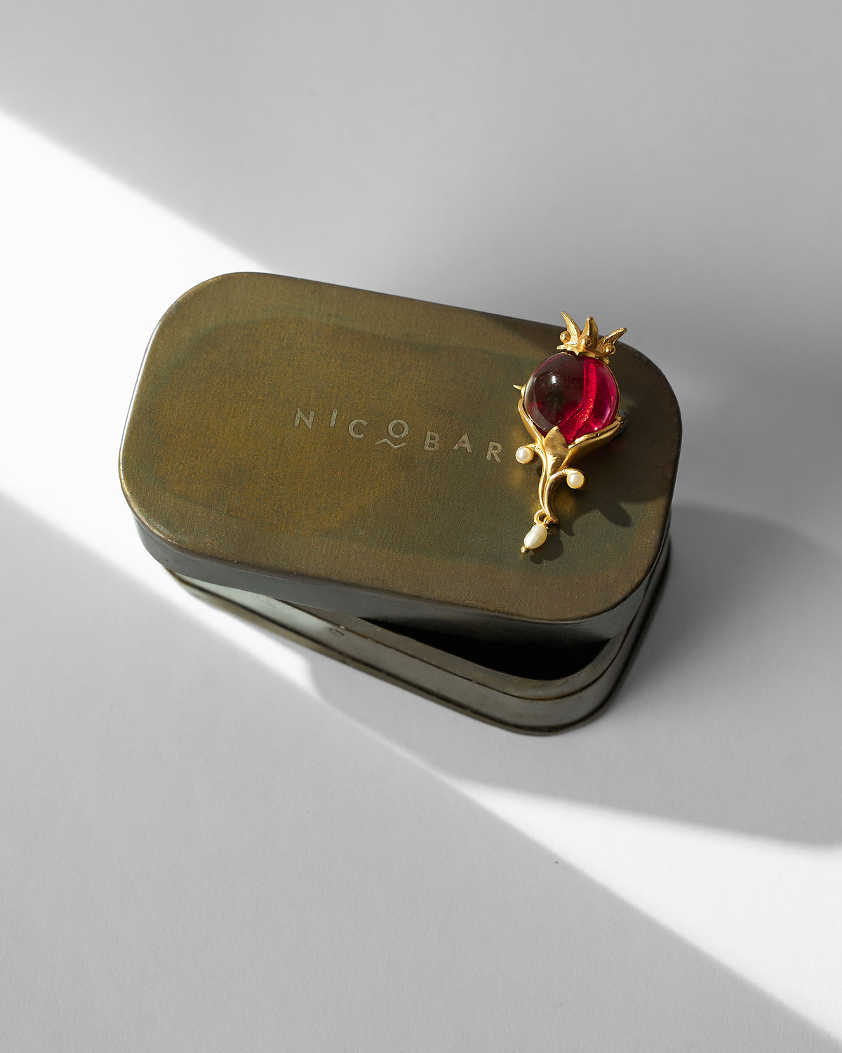 Pom Pearl Brooch - Gold
