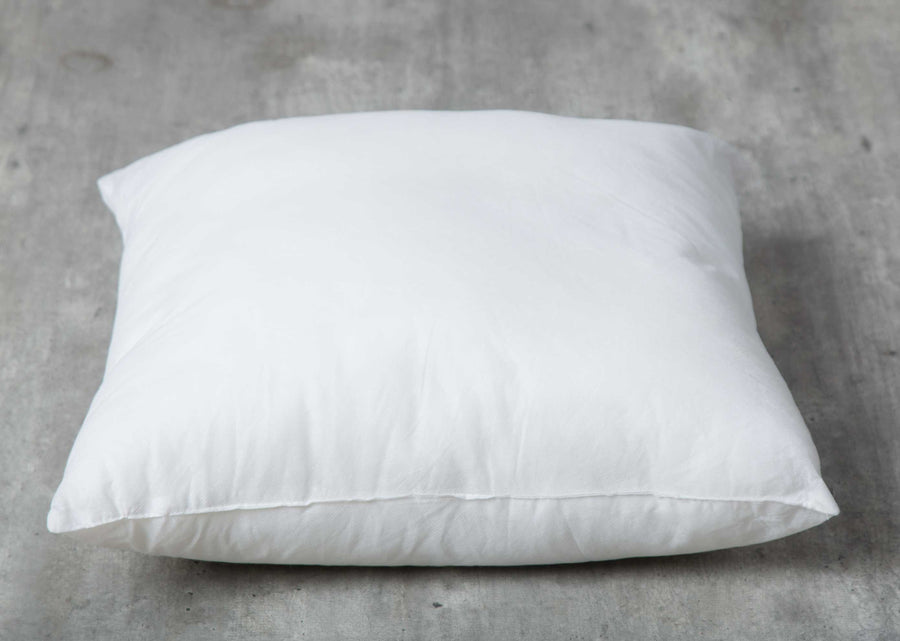 The 51 x 51 cm cushion filler.