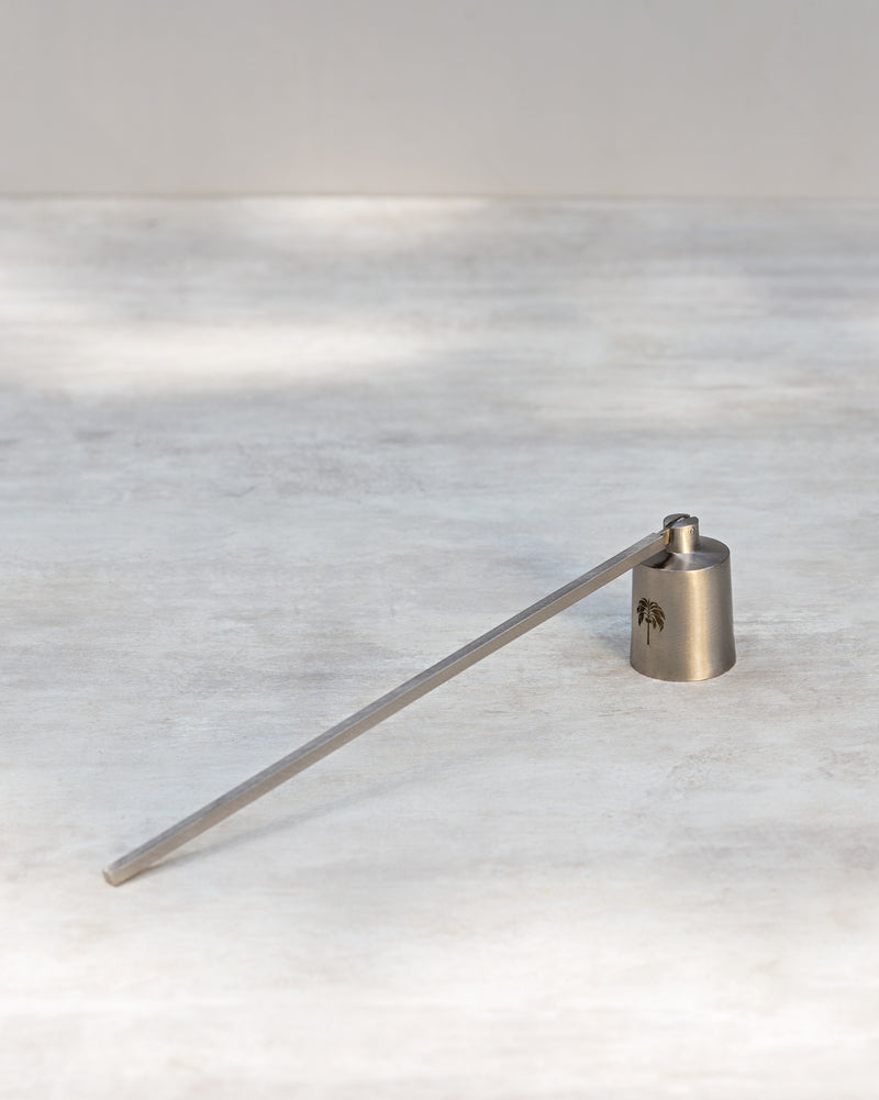 Palm candle snuffer