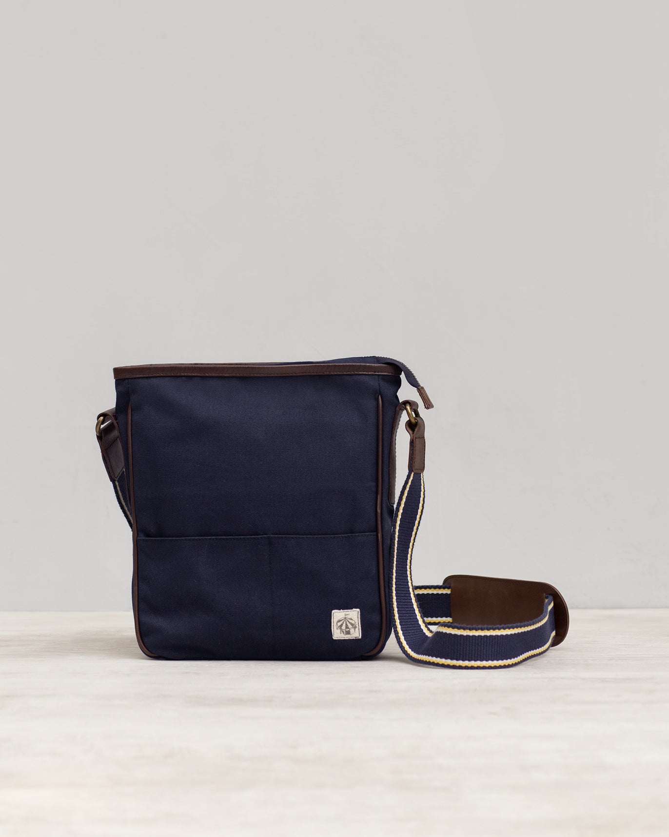 The Perfect Travel Messenger - Navy