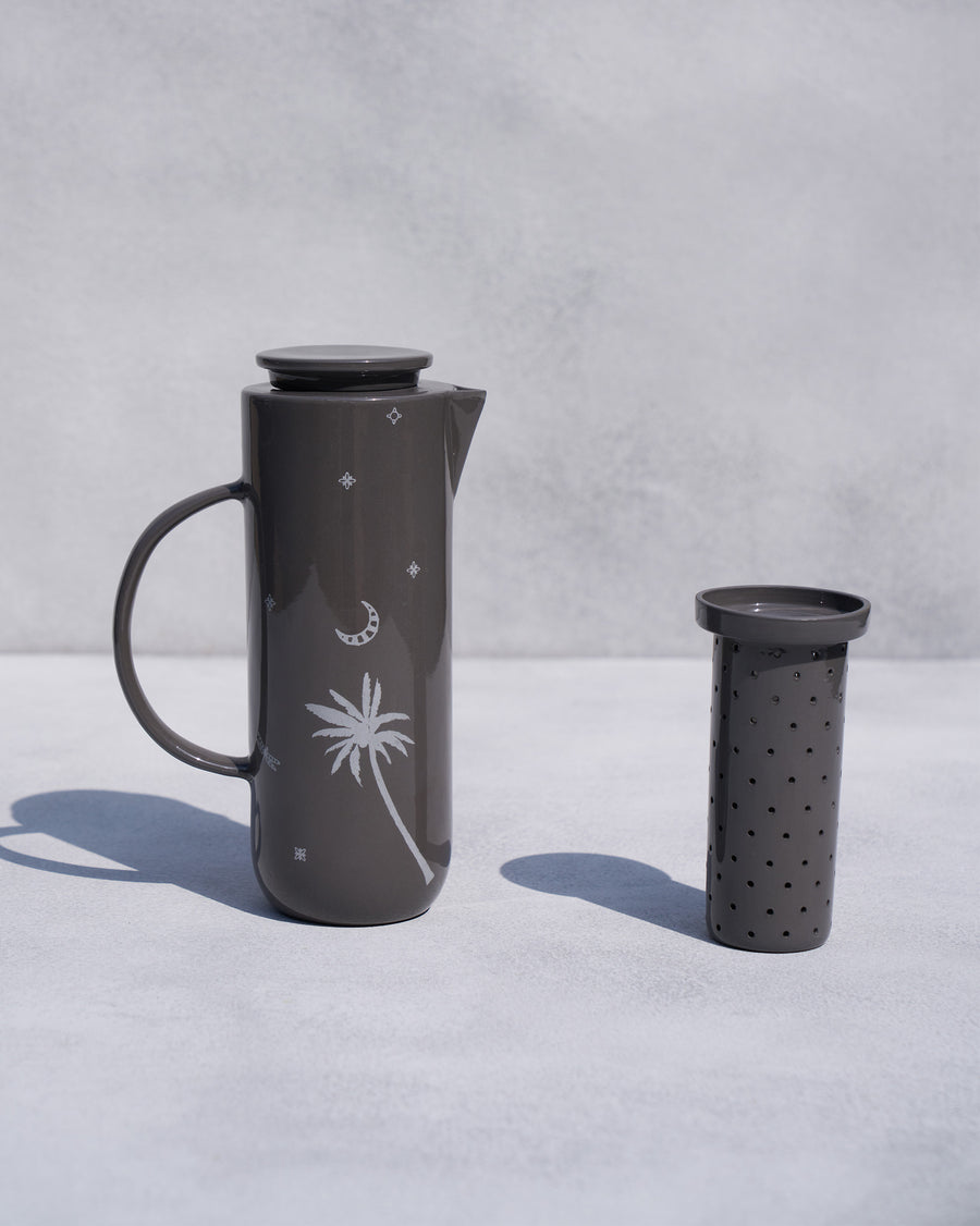 The Taramandal Carafe beside its infuser.