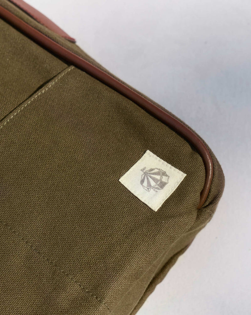 The Perfect Travel Messenger - Olive