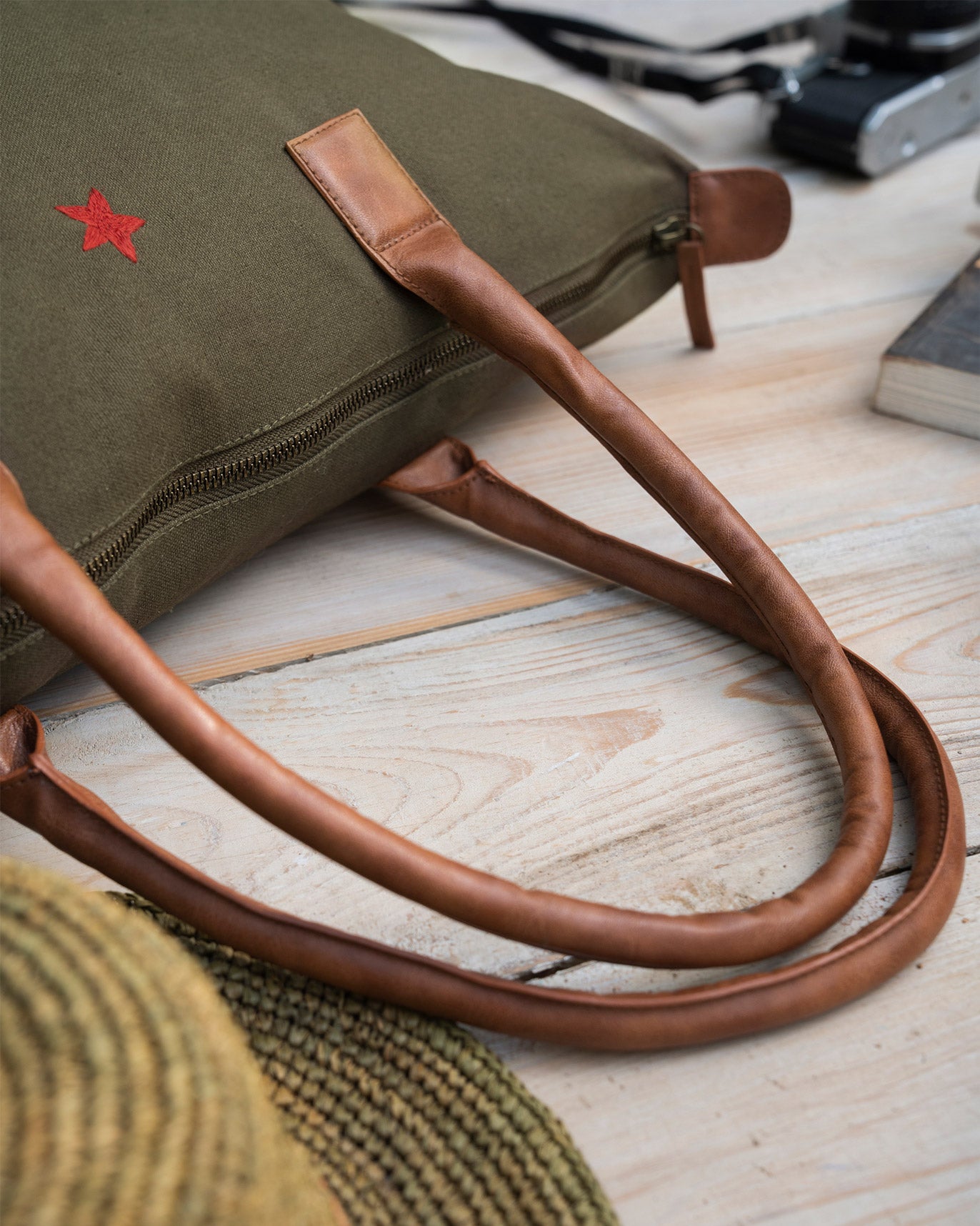 Traveller Tote - Olive Night